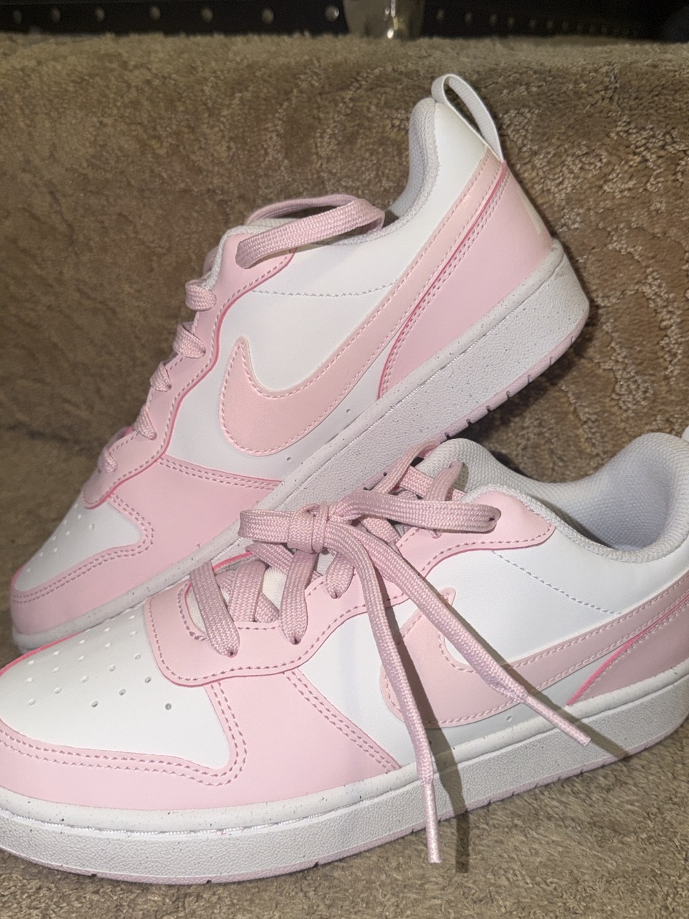 Nike Women's Low-Top Sneakers in Light Pink and White